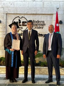 حفل تخريج طلاب اختبار اللغة اليابانية JLPT في مركز اللغات الحديث