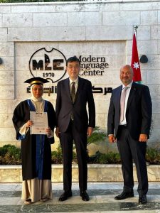 حفل تخريج طلاب اختبار اللغة اليابانية JLPT في مركز اللغات الحديث