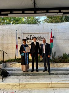 حفل تخريج طلاب اختبار اللغة اليابانية JLPT في مركز اللغات الحديث