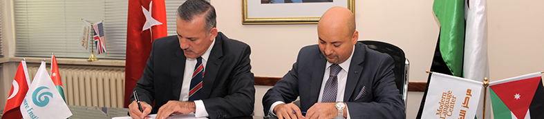 توقيع اتفاقية بين مركز اللغات الحديث ومعهد يونس امرة التركي في انقرة 2015