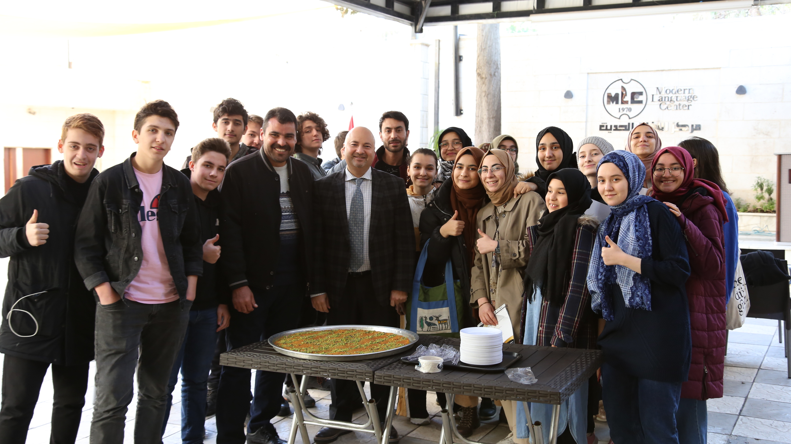 مركز اللغات الحديث: تخريج مركزنا مجموعة جديدة من الطلبة الأتراك.