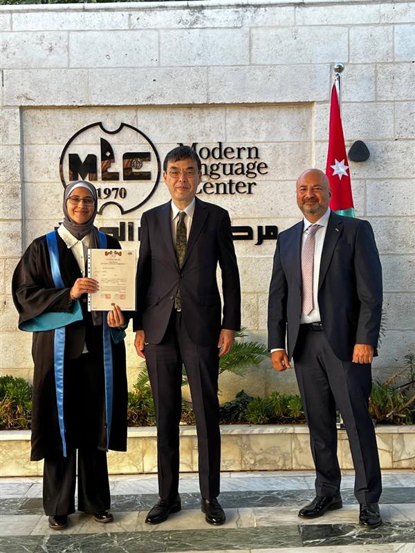 حفل تخريج طلاب اختبار اللغة اليابانية JLPT في مركز اللغات الحديث